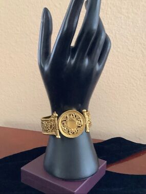 Gold Filigree Medallion Women's Bracelet
